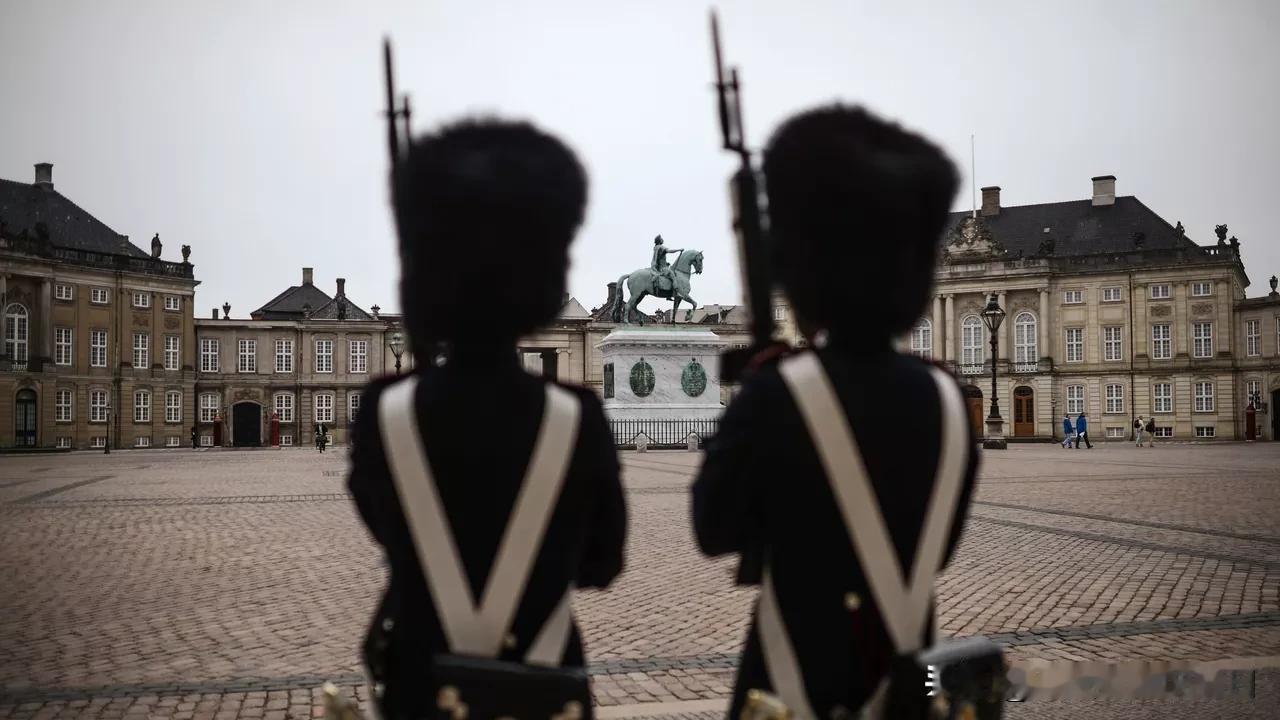 丹麦国防部证实：若美国入侵格陵兰岛，丹麦士兵可先开枪再请示。

这一表态无疑在国