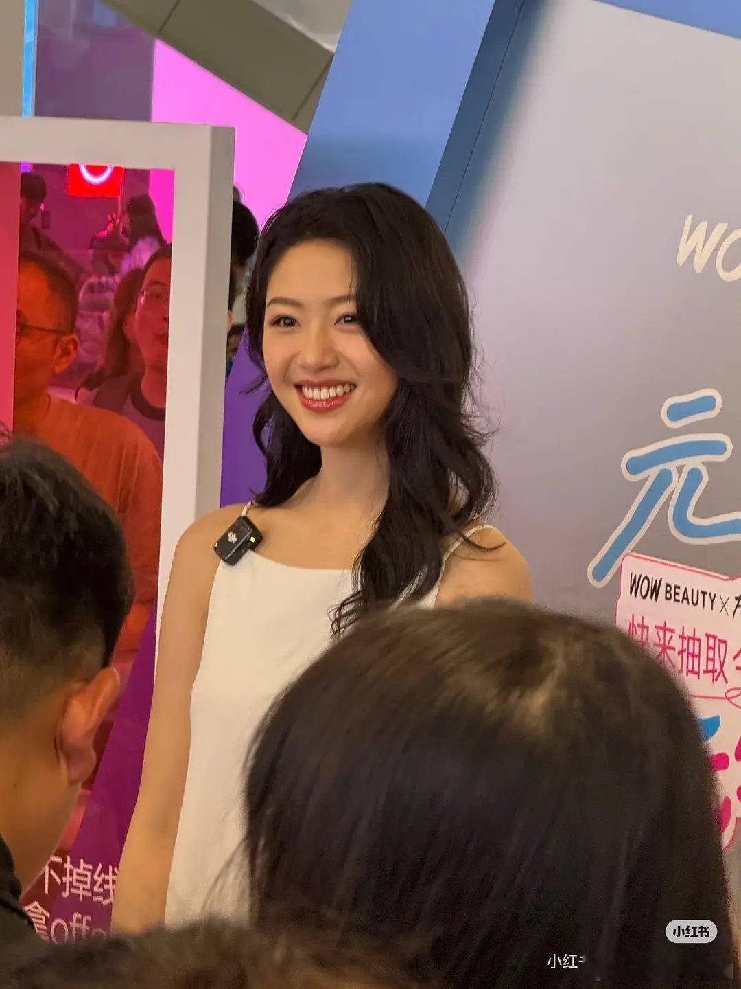 向涵之线下就这样嘛？粉丝滤镜碎了吧 