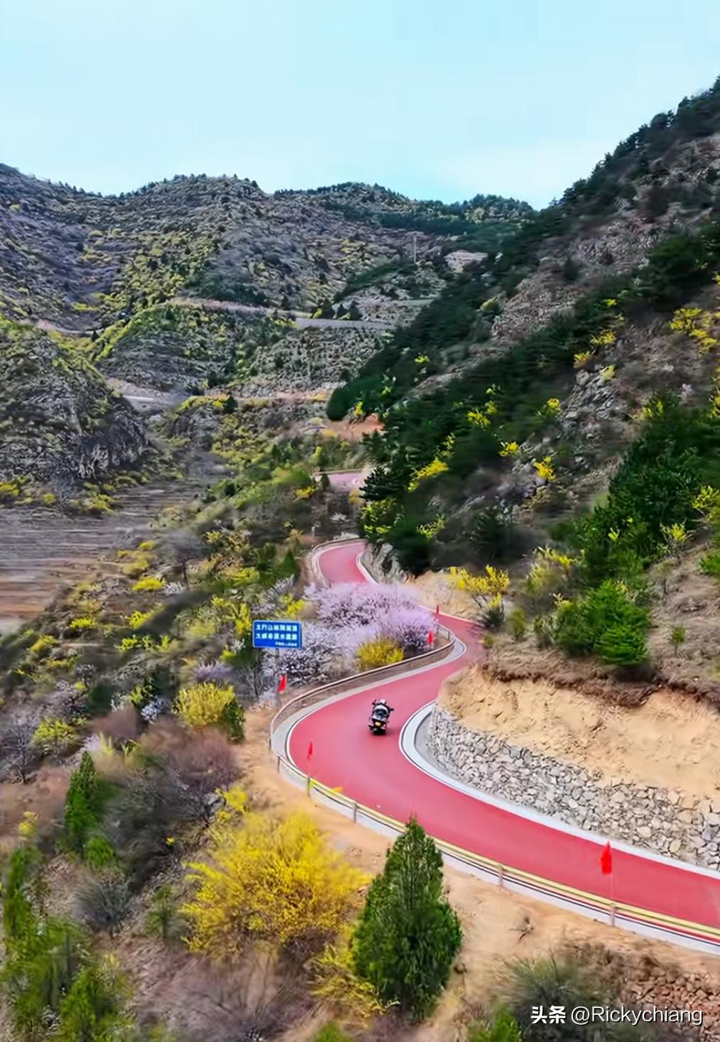 岁月会把人带走，却带不走老歌！

岁月无情，会悄悄地带走很多东西，身边的人来了又