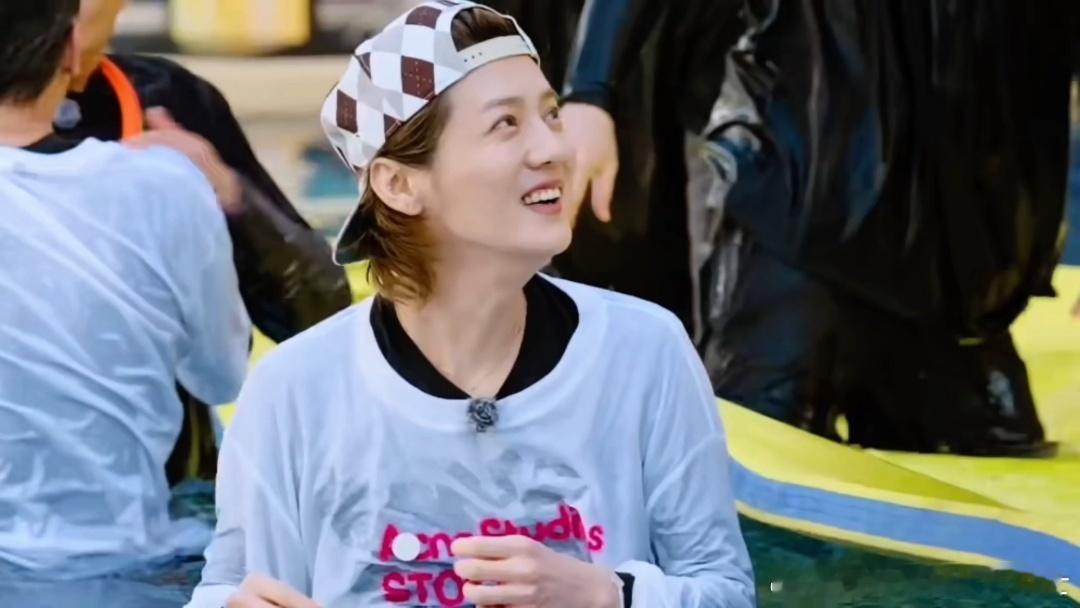 鹿晗回应扁头鹿晗懂了做发型必下水 鹿晗终于懂了节目组的套路：做发型那天准下水，不