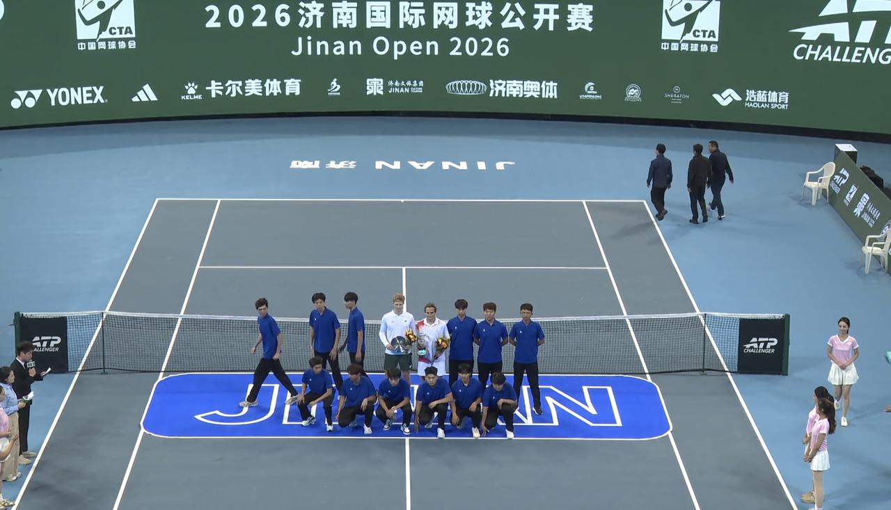 ATP济南125k挑战赛，世界排名86位的意大利选手贝鲁奇6-2、4-6、6-3