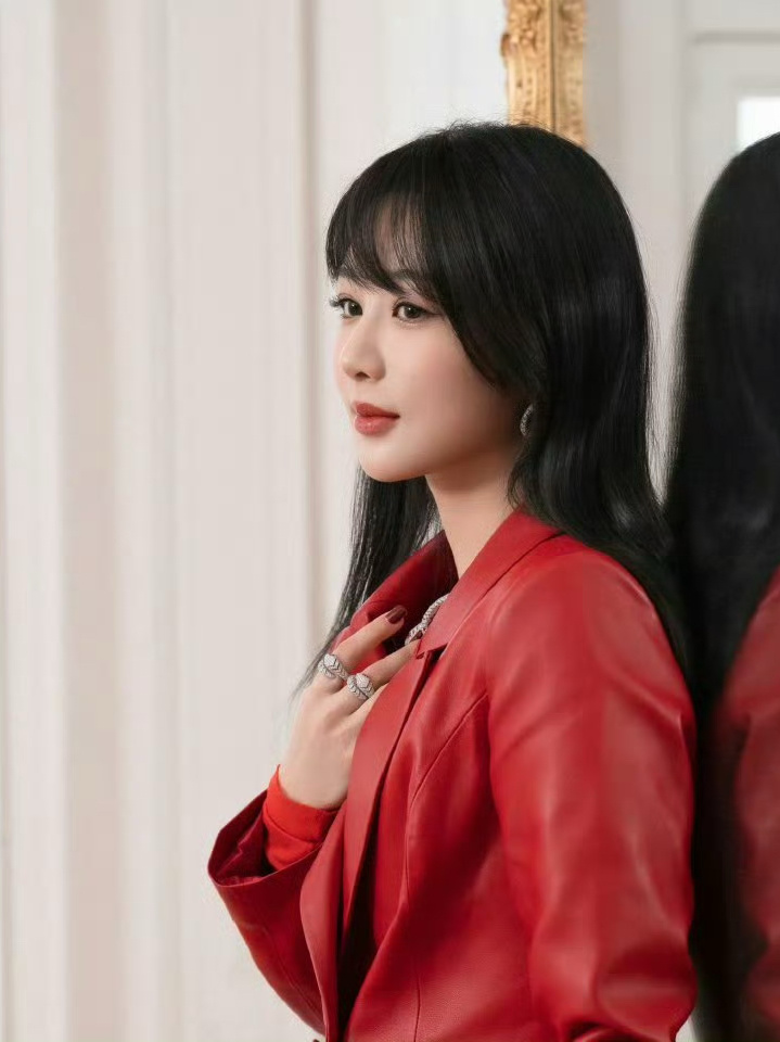 杨紫直播   今晚是红衣紫~ 