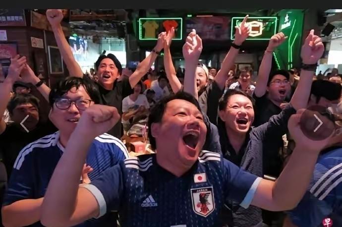 联合早报，日媒，英媒，法媒争相报道上海的球迷为日本队欢呼的事情
 
说实话，看到