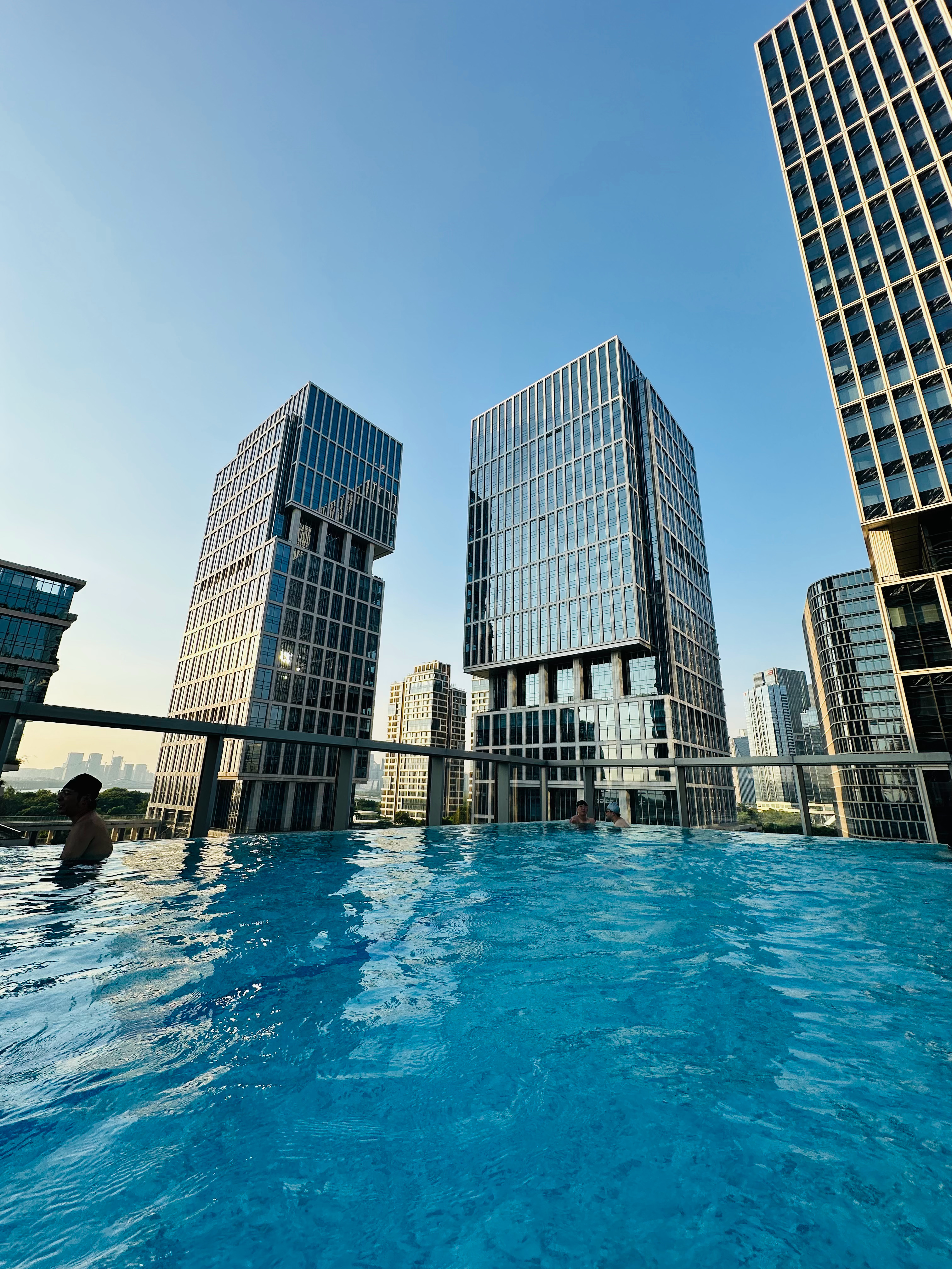 趁台风季中少有的晴朗[太阳] 🏊 ​​​