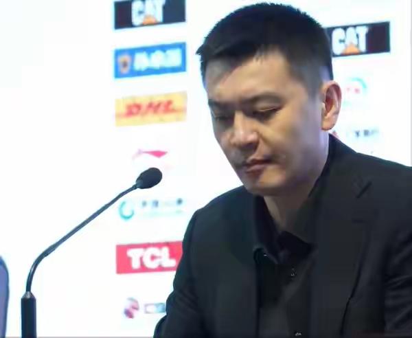 辽宁男篮的局面虽然说和杨鸣没有直接关系，但是肯定要付一定责任的啊，之前能取得的成