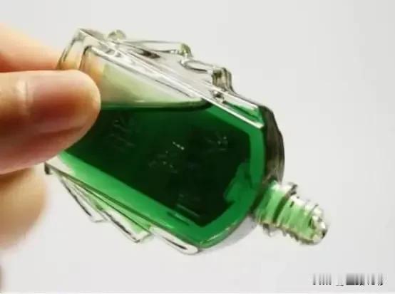 风油精，这个几乎每家每户都备有的小药箱常客，以其低廉的价格和广泛的用途，赢得了人
