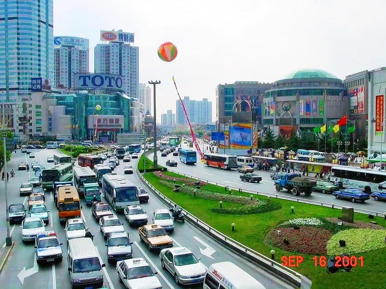 2001年，徐家汇，经济上行时期的美感