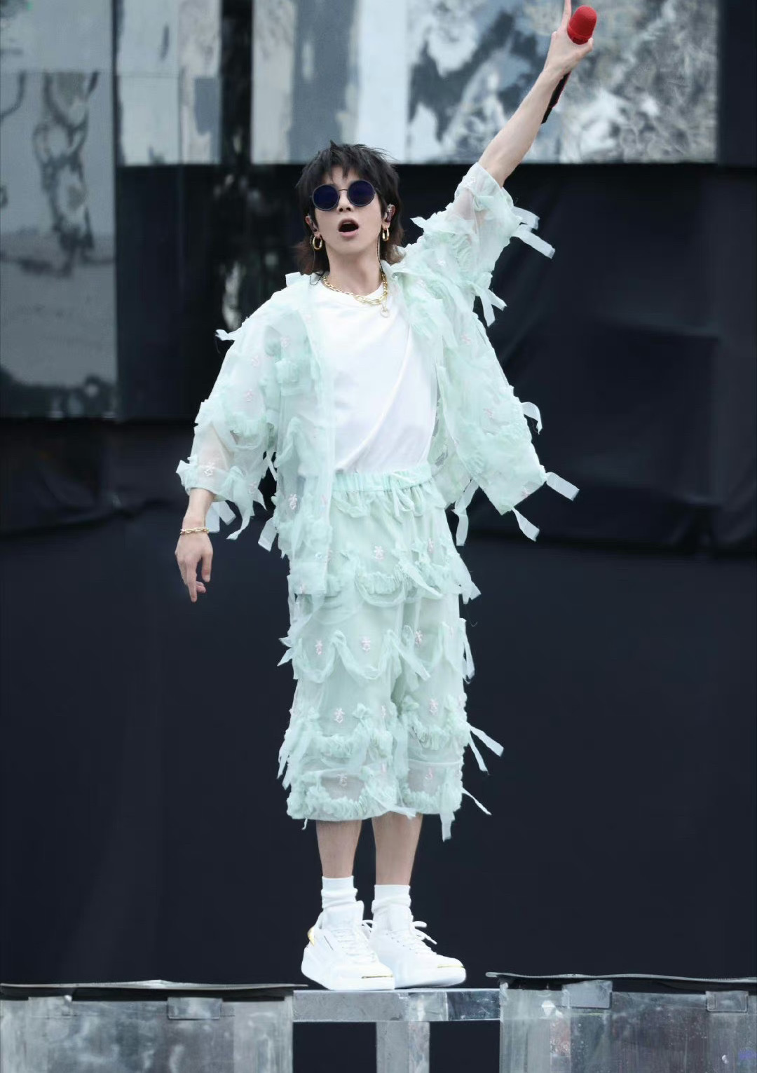 #华晨宇合肥演唱会二开#火星人又有福喽，华晨宇演唱会合肥场二开啦！之前有没有没有