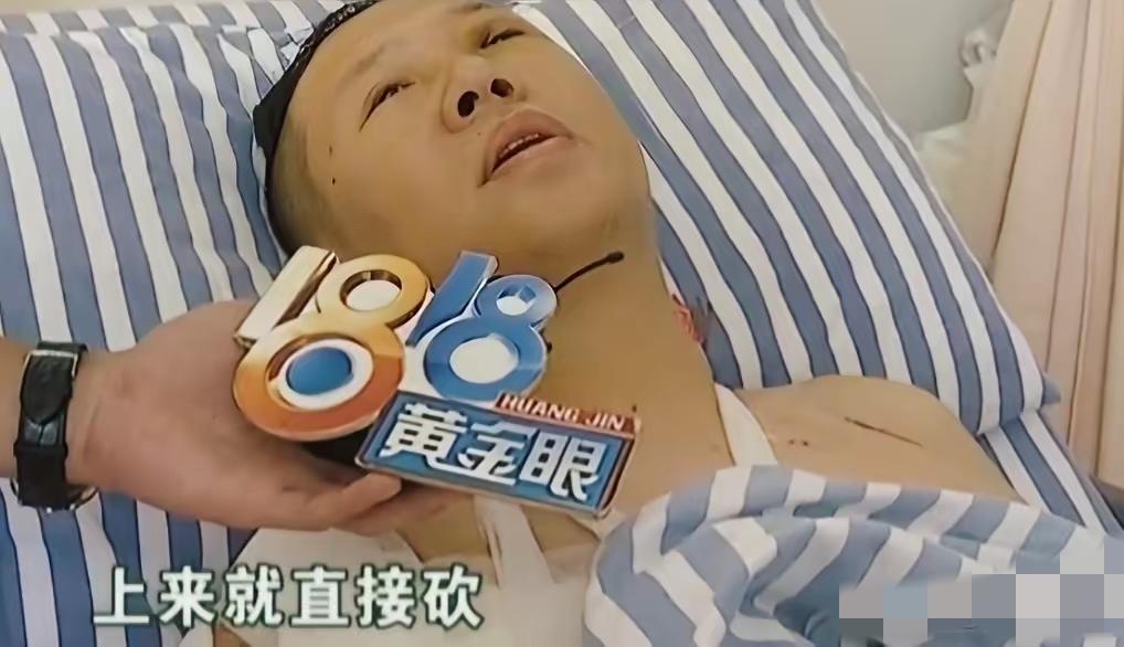 杭州一男子在KTV玩乐，居然命令女孩当场跪下，专门给他一个人跪地倒酒！
 
当班