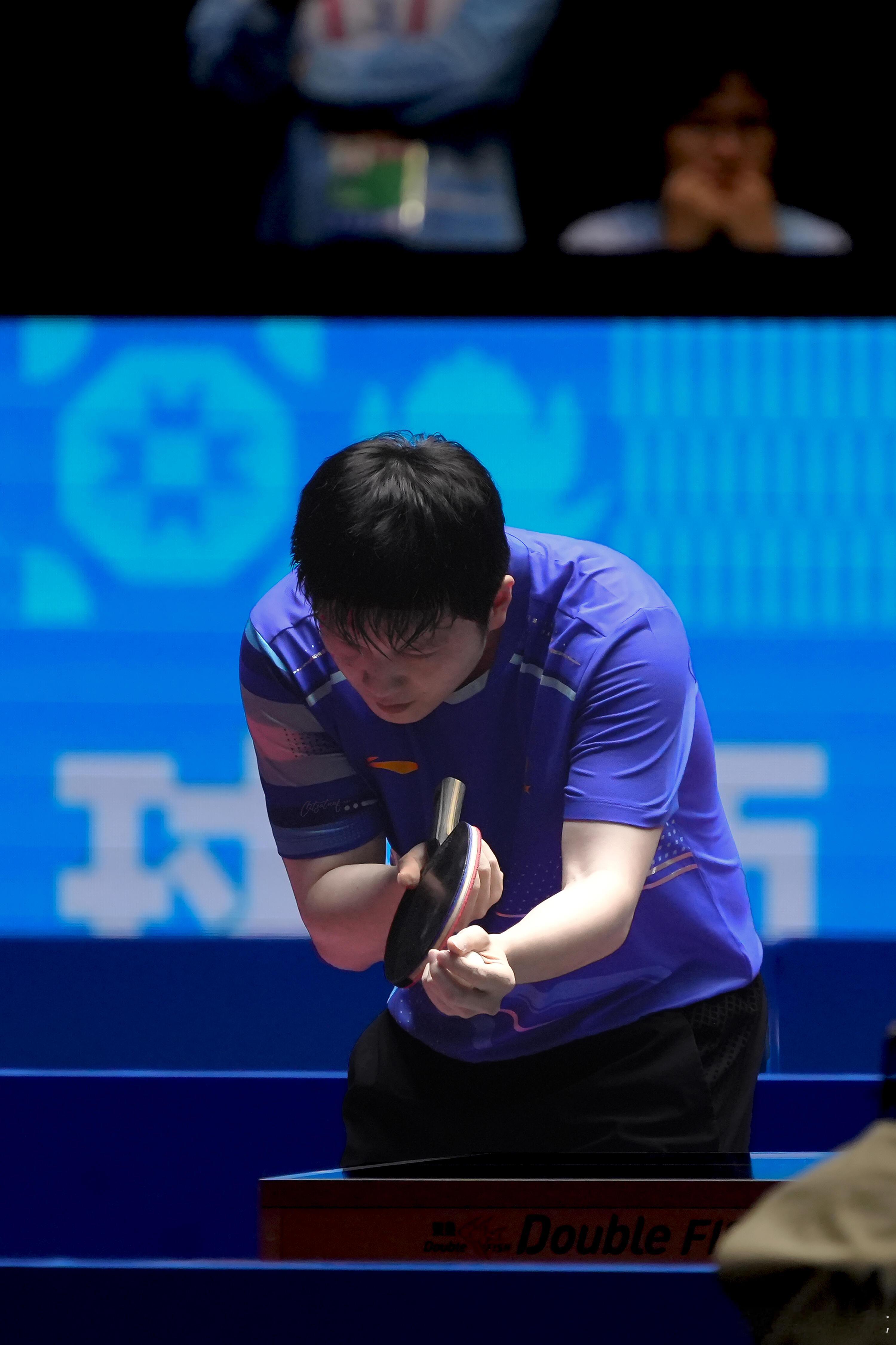 251112🏓每一张都能完美体现此打球男的魅力 