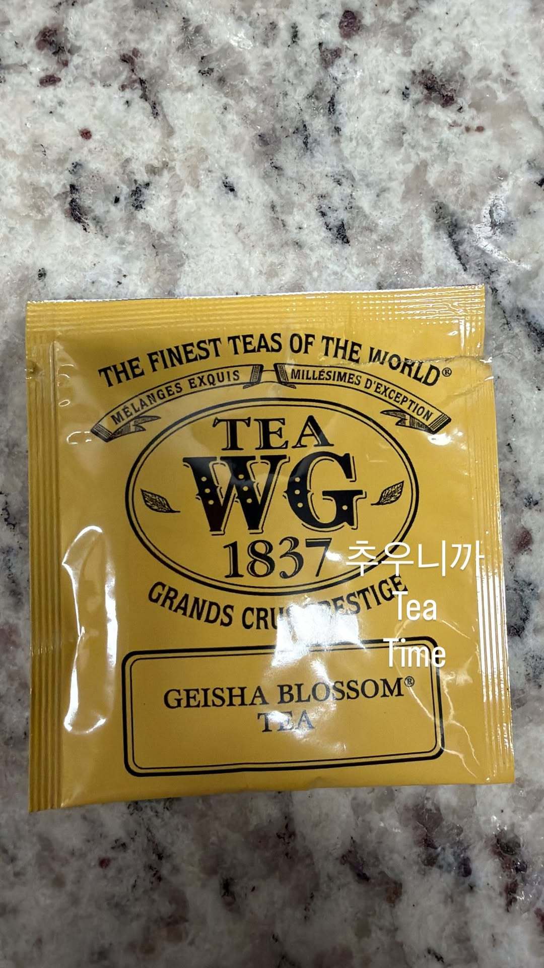 “CB百蓝_。251118 ins story更新：天很冷 所以Tea Time