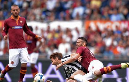 【意甲-替补前锋压哨绝杀旧主 尤文客胜罗马破纪录】北京时间5月12日，意甲第37