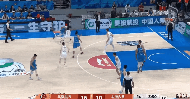 今天北京男篮全队的专注度都高了很多啊。北京男篮vs上海男篮北京首钢