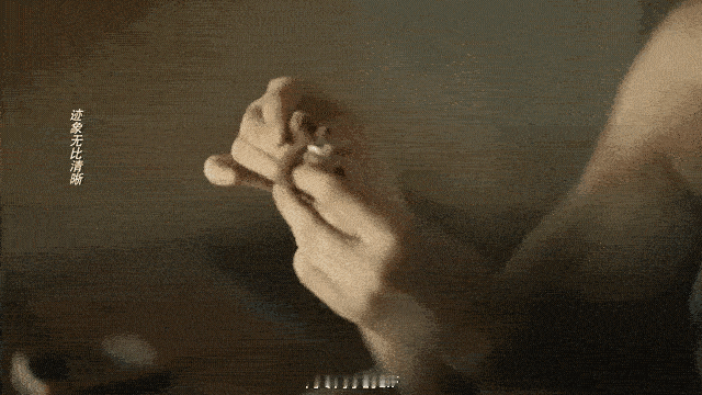 这个男的是谁，竟然敢跟我的女神躺在一起！
刘亦菲越来是这样的女孩子，原以为只是高