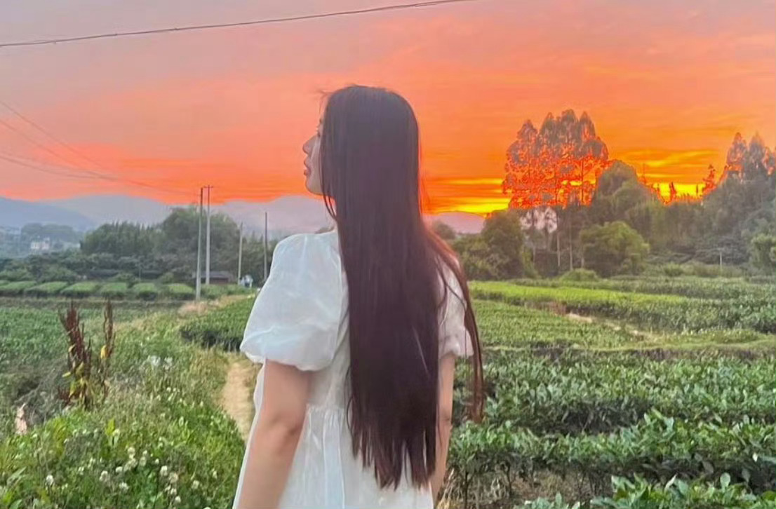 成都征婚【第7506号】93年女生，身高160，现居成都，自由职业，年收入10+