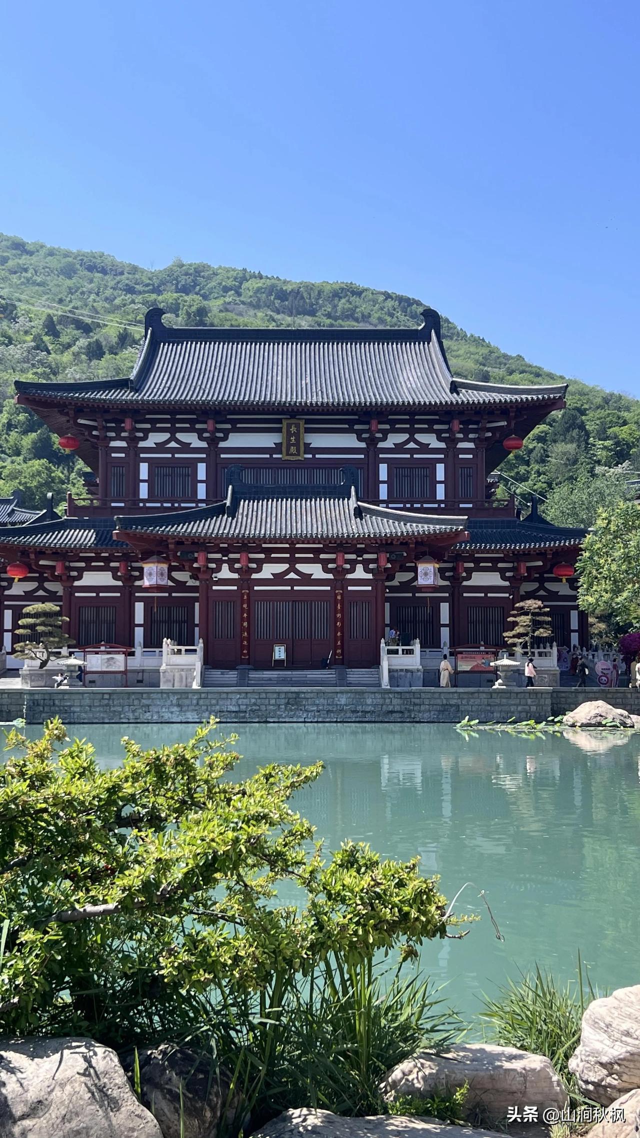 骊山夏夜长：一池温汤煮尽三千年

西安的盛夏，热得人无处可逃。但华清宫是个例外—