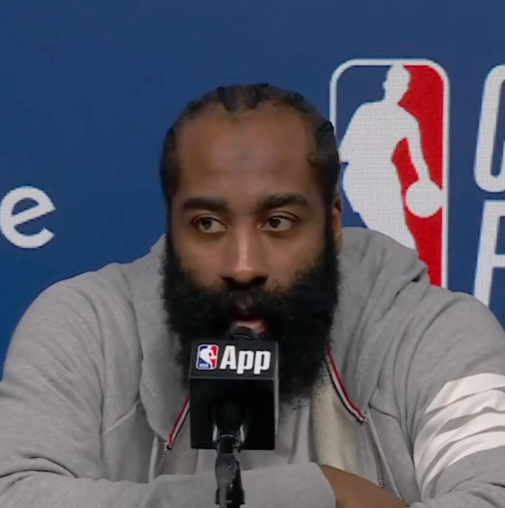 NBA#哈登想留在骑士# 记者问哈登下赛季想不想继续留在这里？哈登：“是的，10