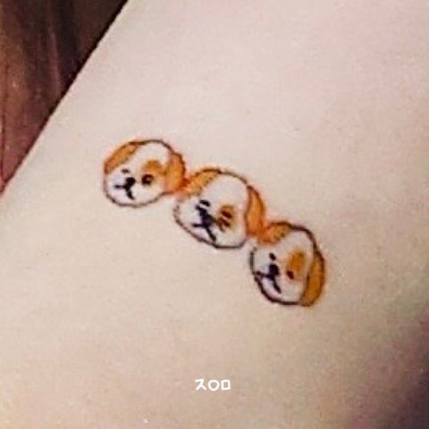 再次露出小狗情侣纹身的winter 