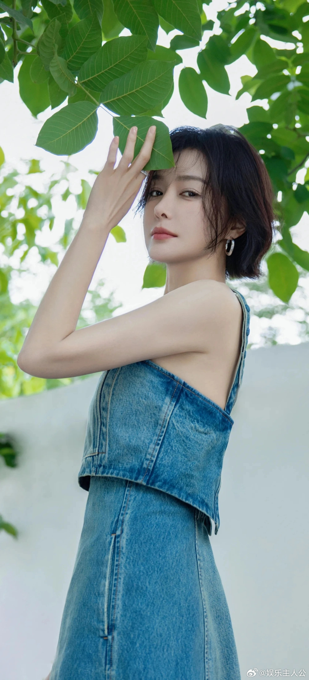 秦岚状态真棒，46岁依旧光彩照人 ​​​