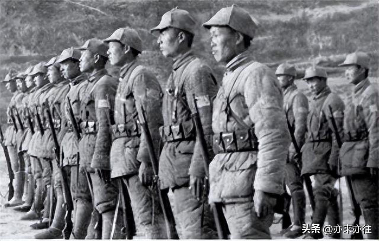 历史上今天：

1945年8月11日，我国第一次正式使用“解放军”这一名称。
