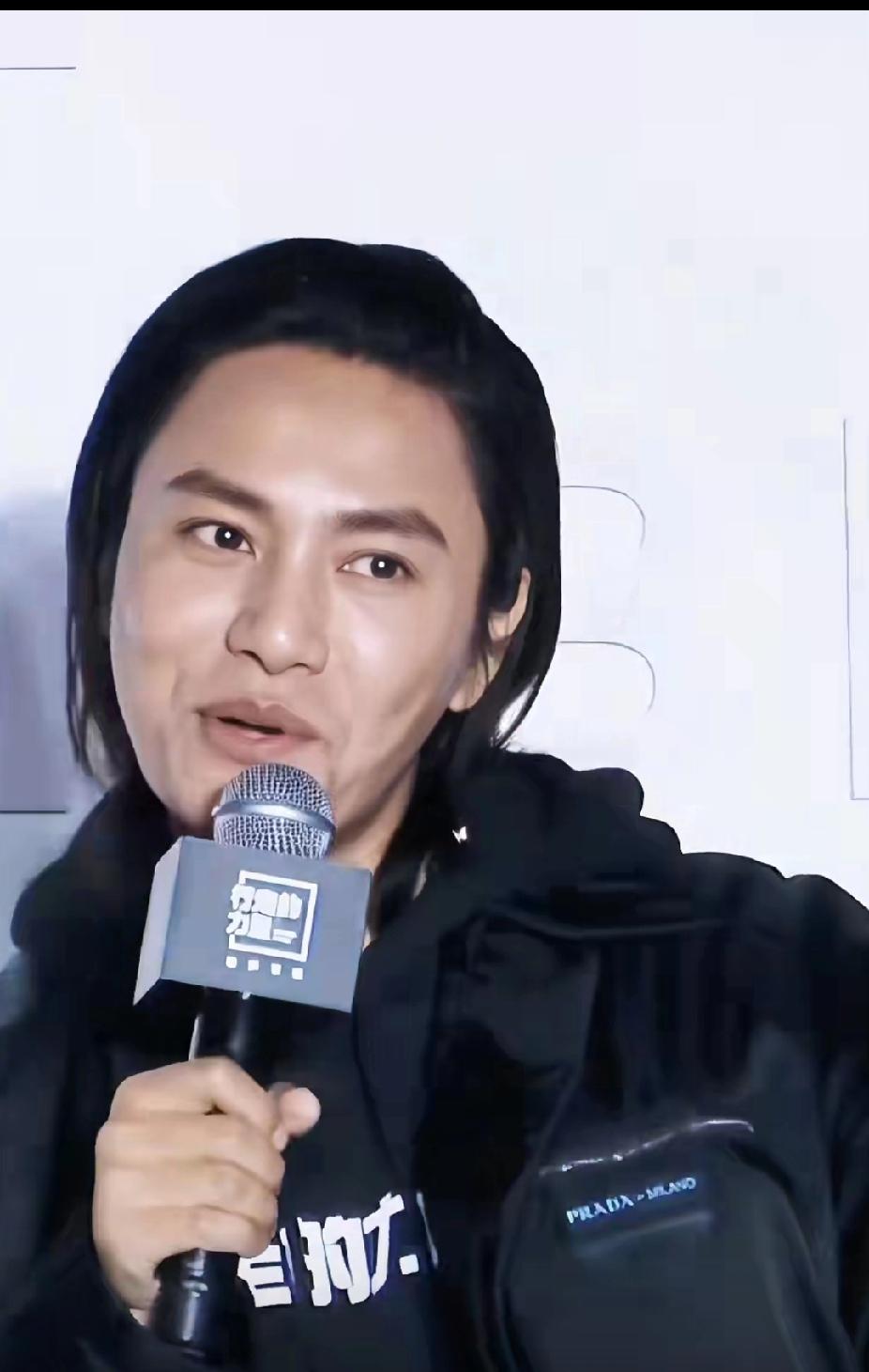 现在网上很多人都说许多明星不是本人了，我觉得太夸张了，一个大活人是说换就能换的吗