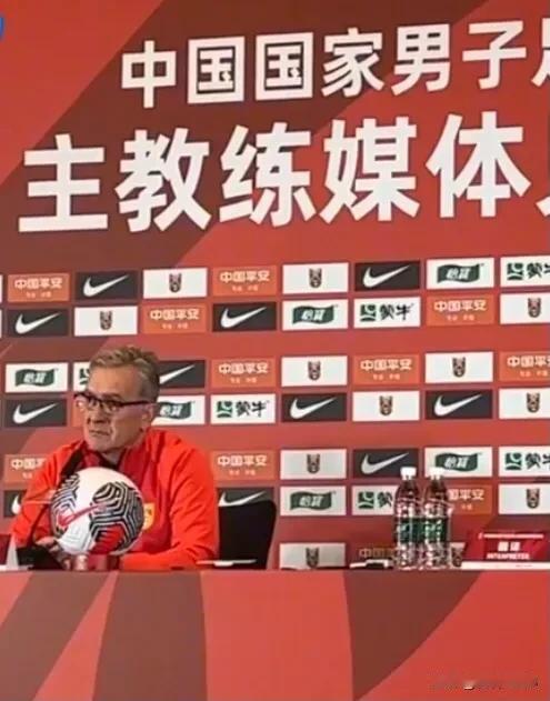 #伊万科维奇接任国足主帅# #中国男足# 新任国足主帅克罗地亚人伊万科维奇，本人
