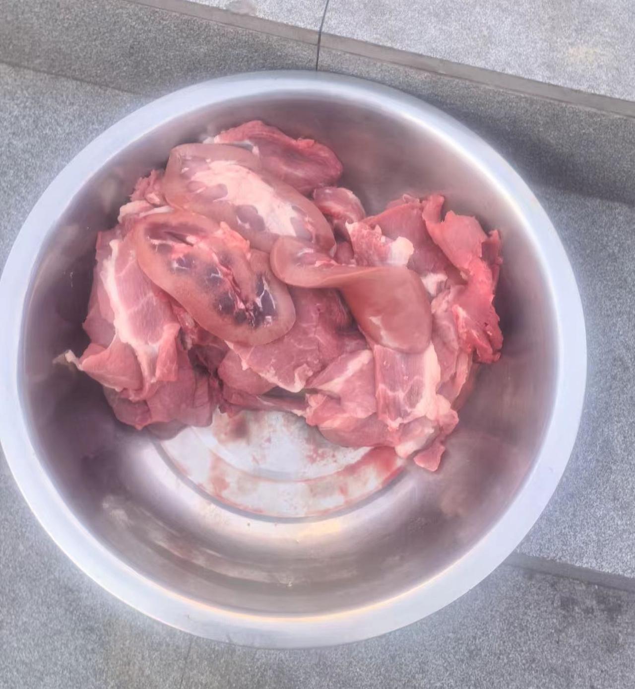 作者加速成长计划在自己的农家小院内和家人一起亲手做一次烤肉的感觉确实不错！虽然说