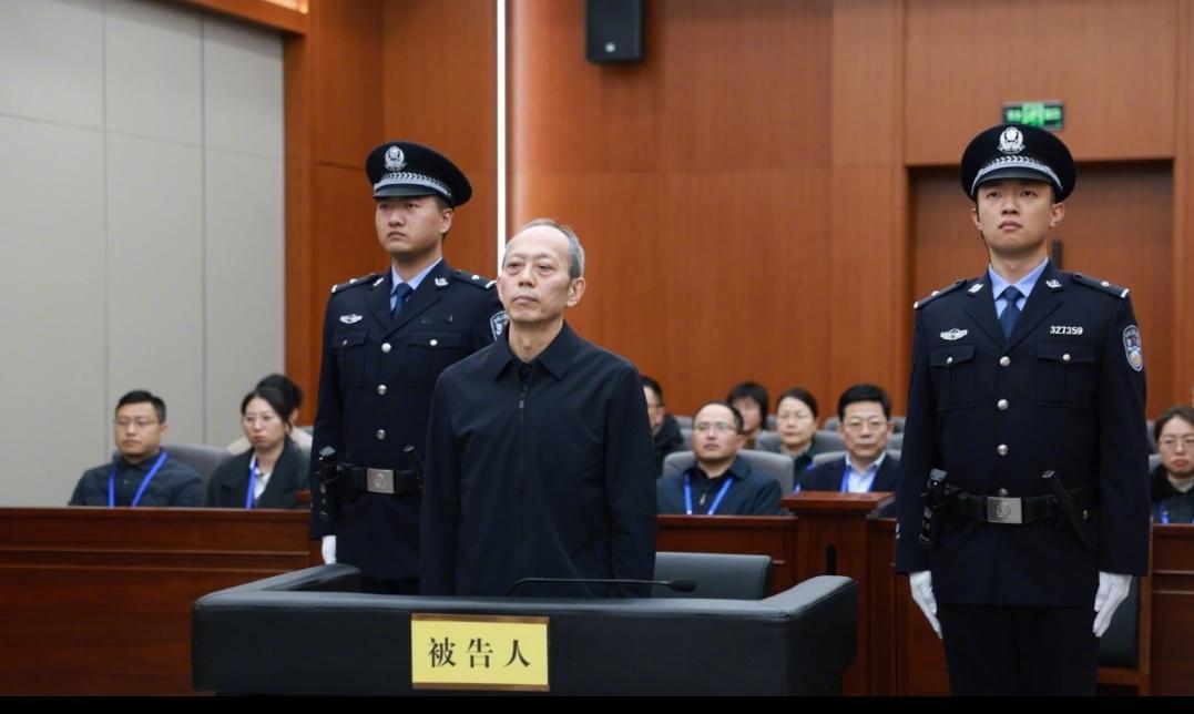 苟仲文一审被判死缓希望缓刑期间再查出来点，直接死立执 