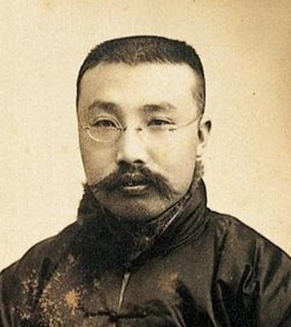 缅怀李大钊：丹心昭日月 铁骨铸千秋
 
五月怀思祭先驱，大钊同志耀星河。以笔为炬