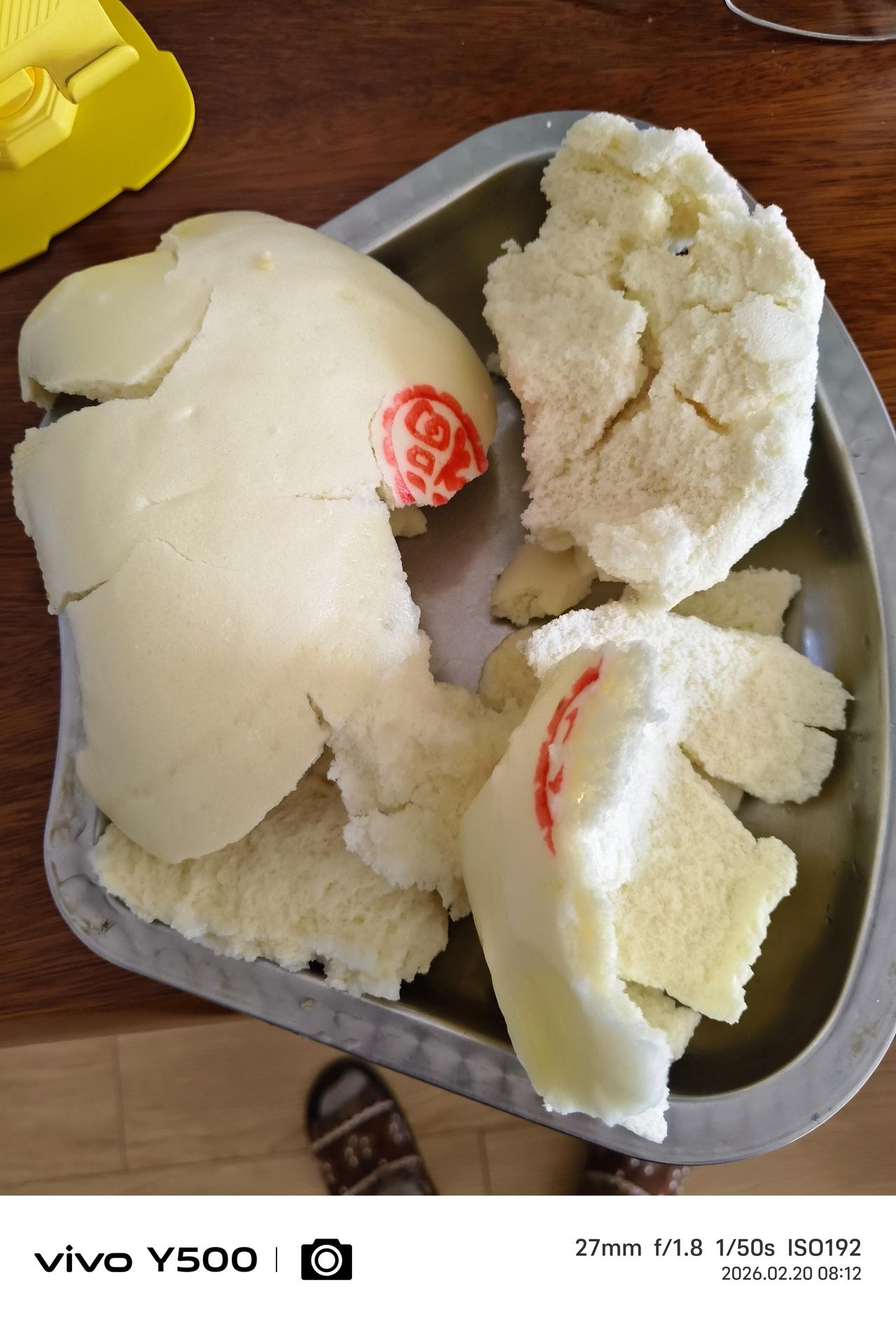 终于，把饱满、圆润、白皙的大馒头，吃成了干裂、皮开肉绽的沙漠胡杨，变成了放到锅上