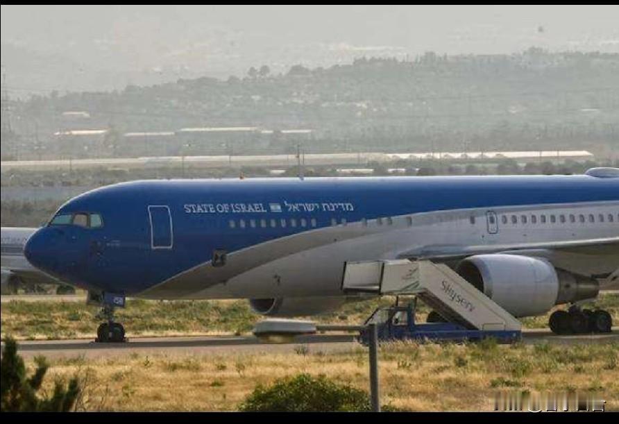 1月14日，以色列总统专机离境“避难”，降落到“希腊”机场。

2025年伊朗报