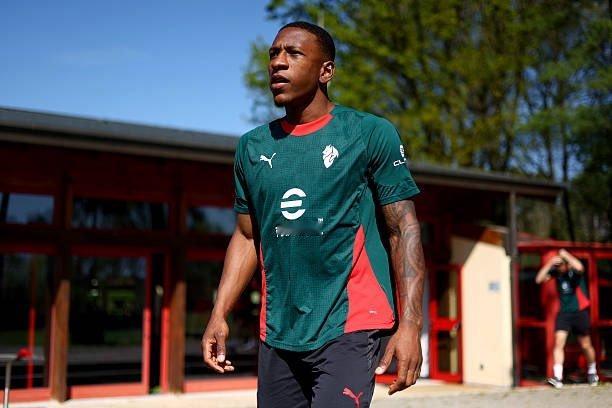 【Nicolo Schira】 🚨米兰对埃斯图皮尼安🇪🇨的表现不满意，已经