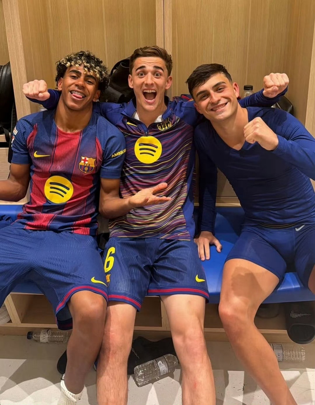 巴萨4比1西班牙人信心拉满！巴萨大胜后，诺坎普6万球迷齐声呐喊：欧冠我们能逆转！