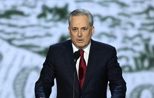 美荷两国同时发声，对中国独立研发的光刻机技术给予了强烈批评。

说白了，光刻机对