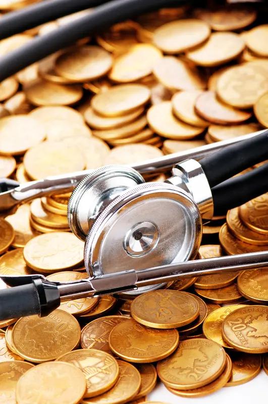 鱼和熊掌不可兼得，那么金钱和健康如果可以兼得，两样同等重要，相辅相成，金钱为健康