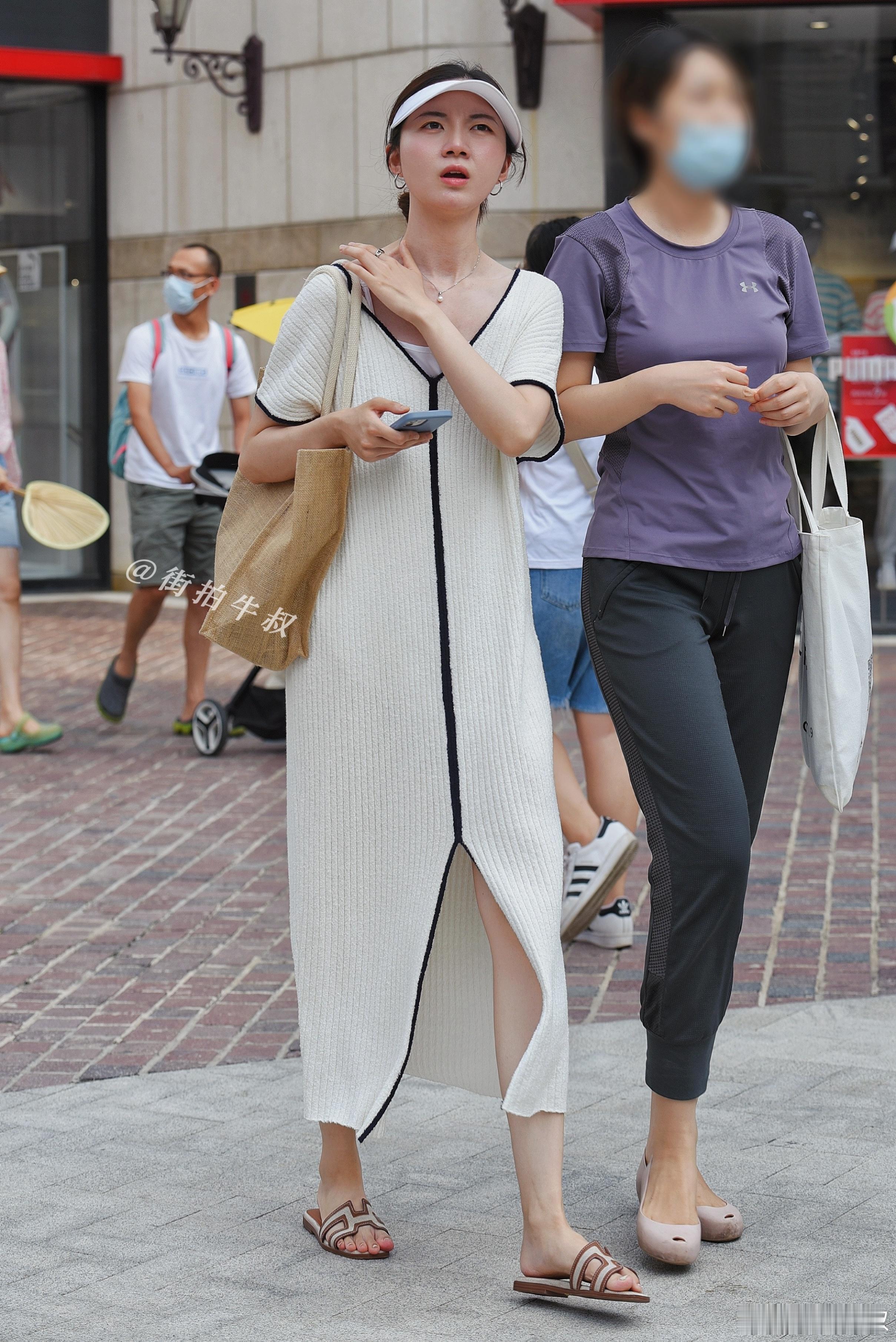 优雅气质的白色针织连衣裙 