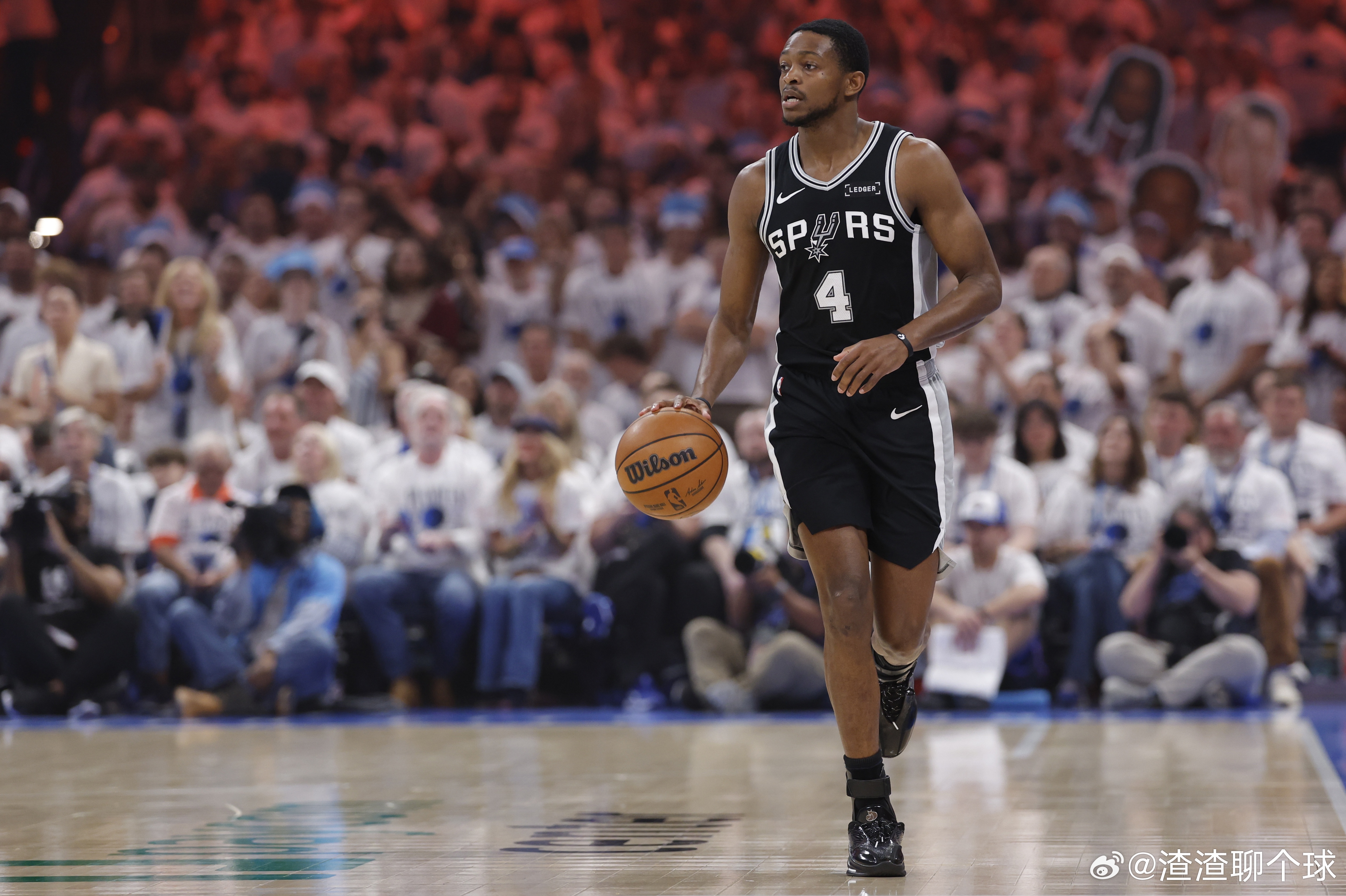 NBA总决赛 现在想想真炸裂！福克斯去年与马刺4年2.29亿续约 队史最大合同！