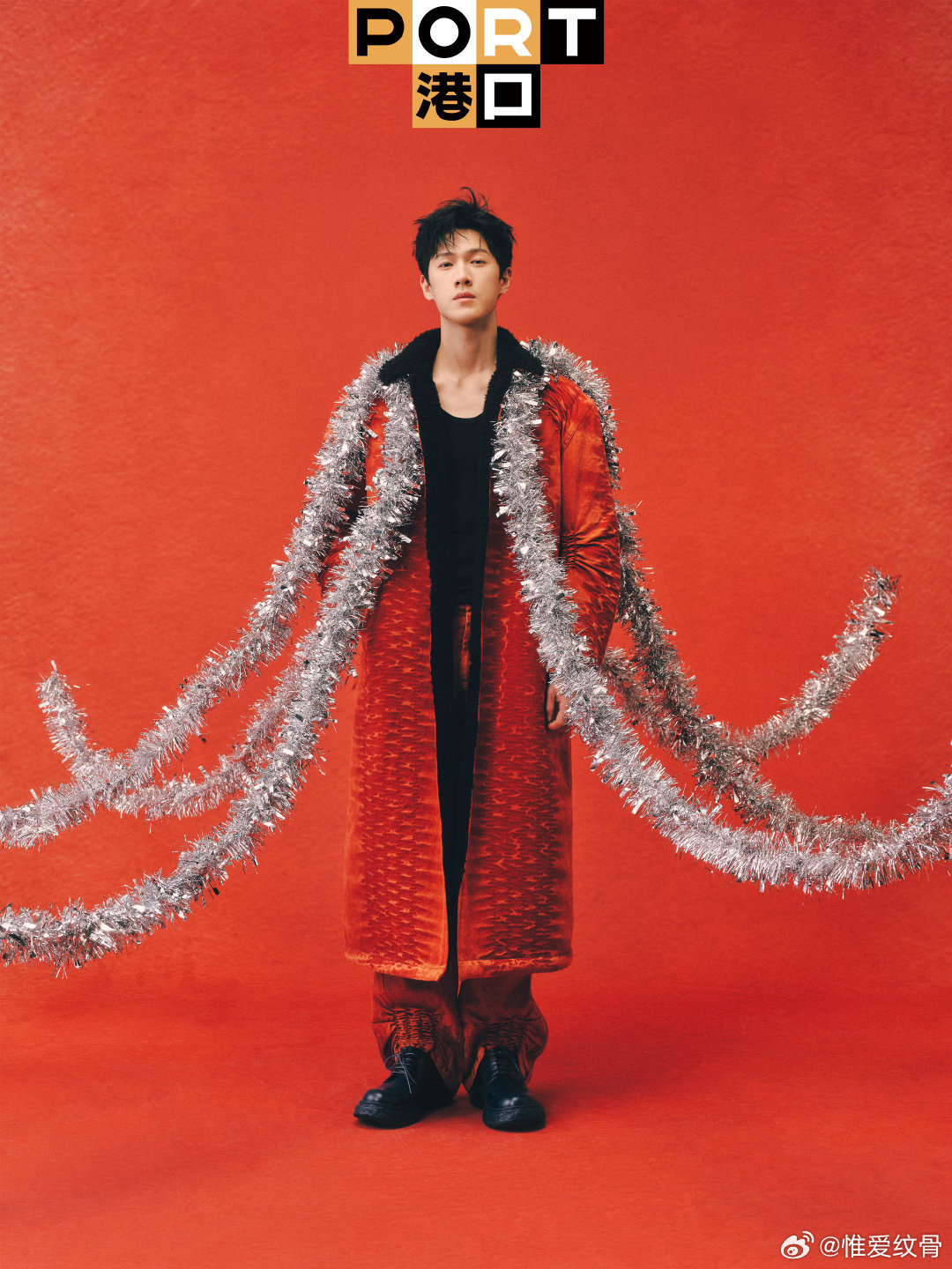 李昀锐和小狗拍封面  开年之际，李昀锐与小狗的封面拍摄让人惊喜不已。跟随镜头，解