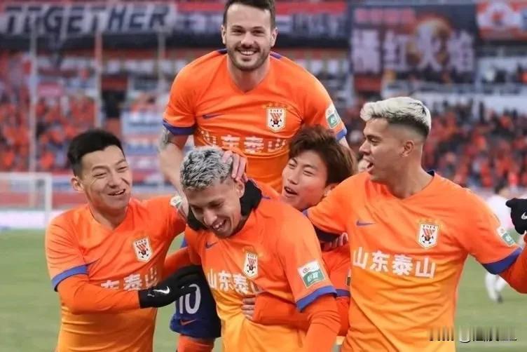 又吹上了？上海海港3:1逆转取胜22赛季中超武汉三镇，解说员、媒体人纷纷放出豪言