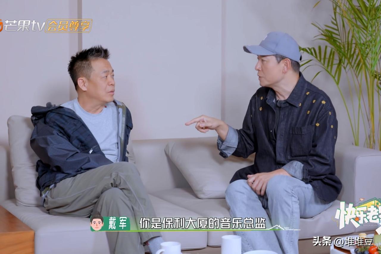 戴军看着孙浩，抛出一个猛料：“你以前是保利大厦的音乐总监，当年我们去你那儿唱歌，