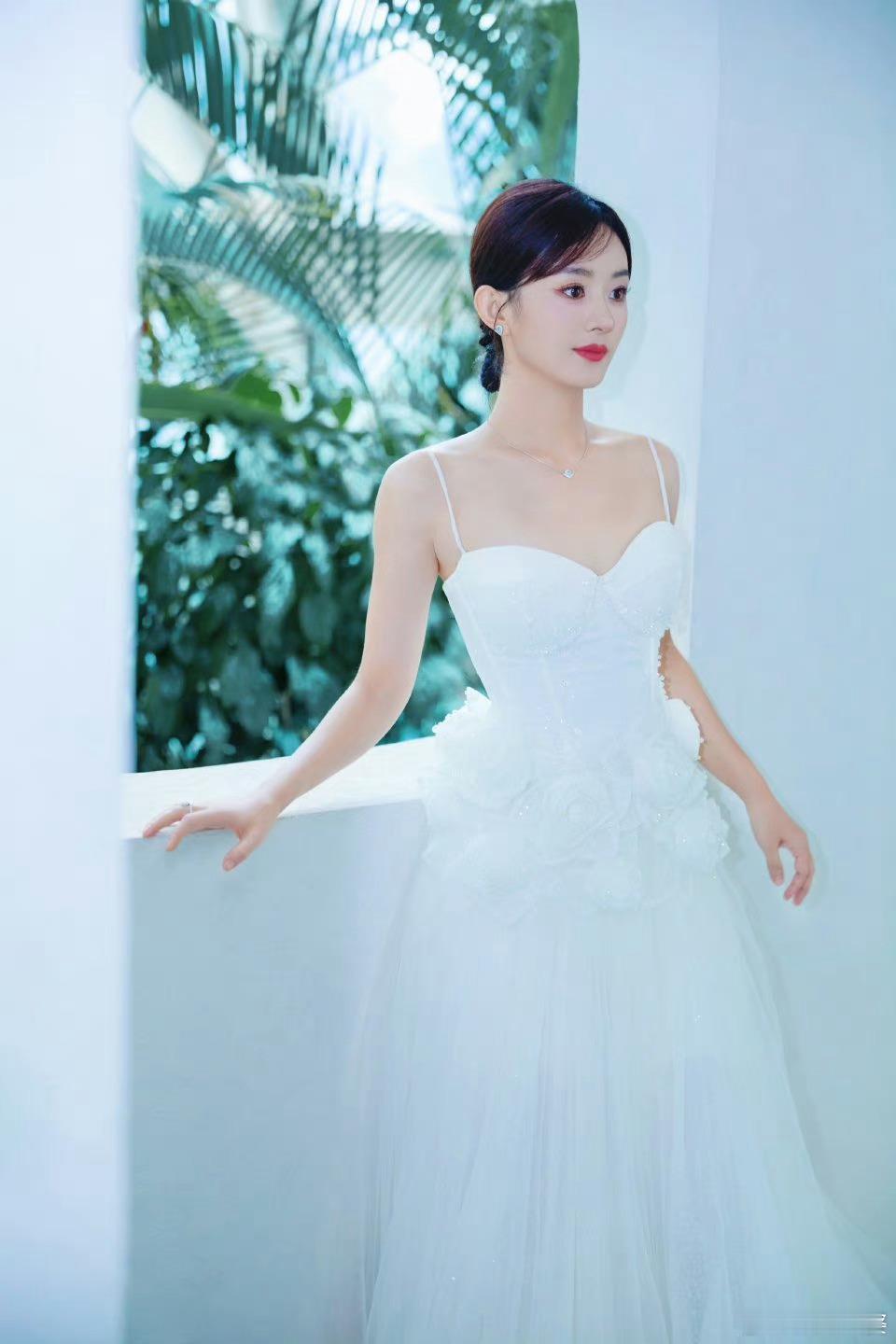 #赵丽颖白婚纱#赵丽颖这套白纱造型好美，甜美清纯，优雅端庄，姐姐的状态一直很好[