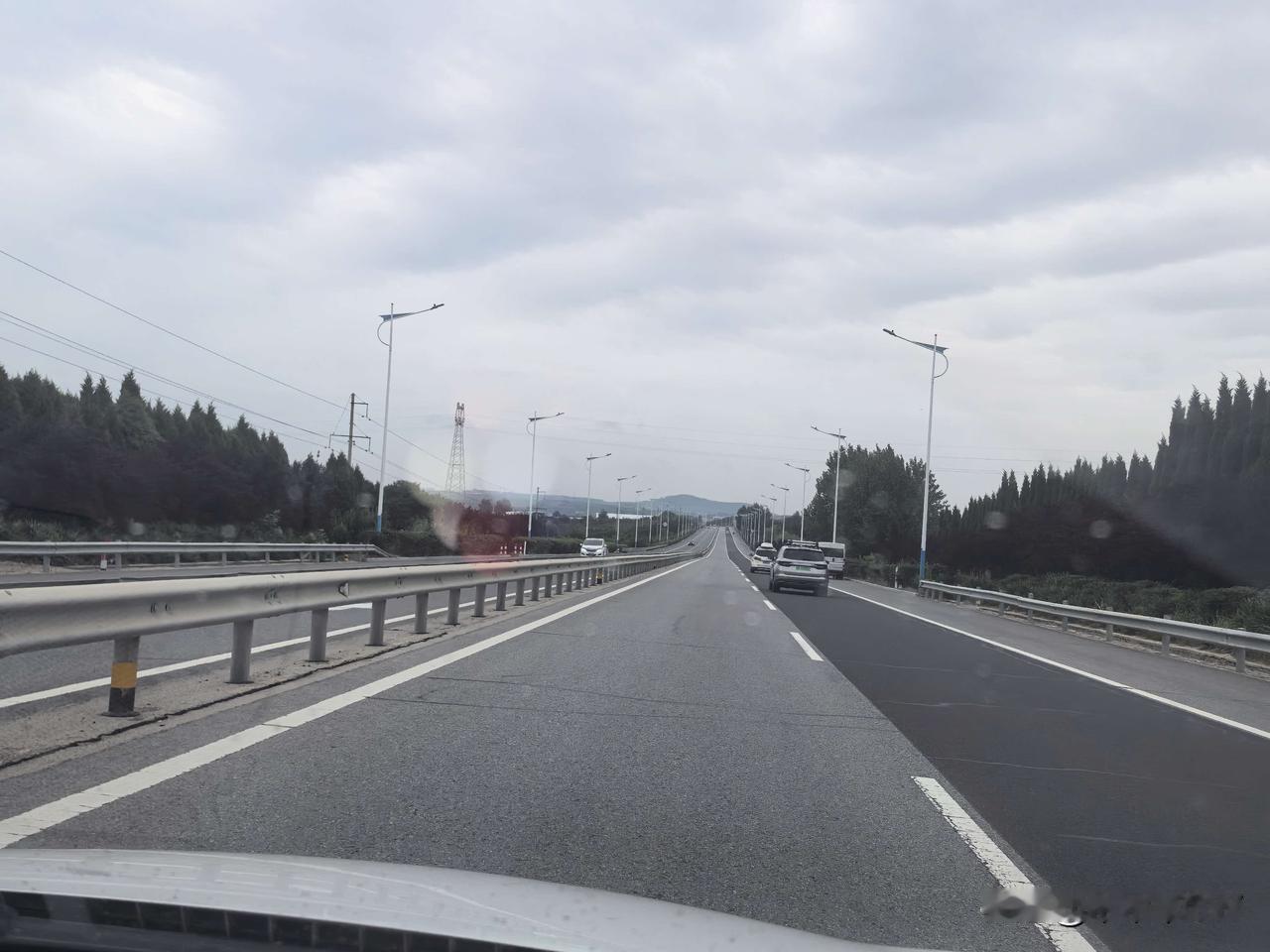 这路限速60怎么想的？急死我了。[捂脸][捂脸][捂脸][捂脸]