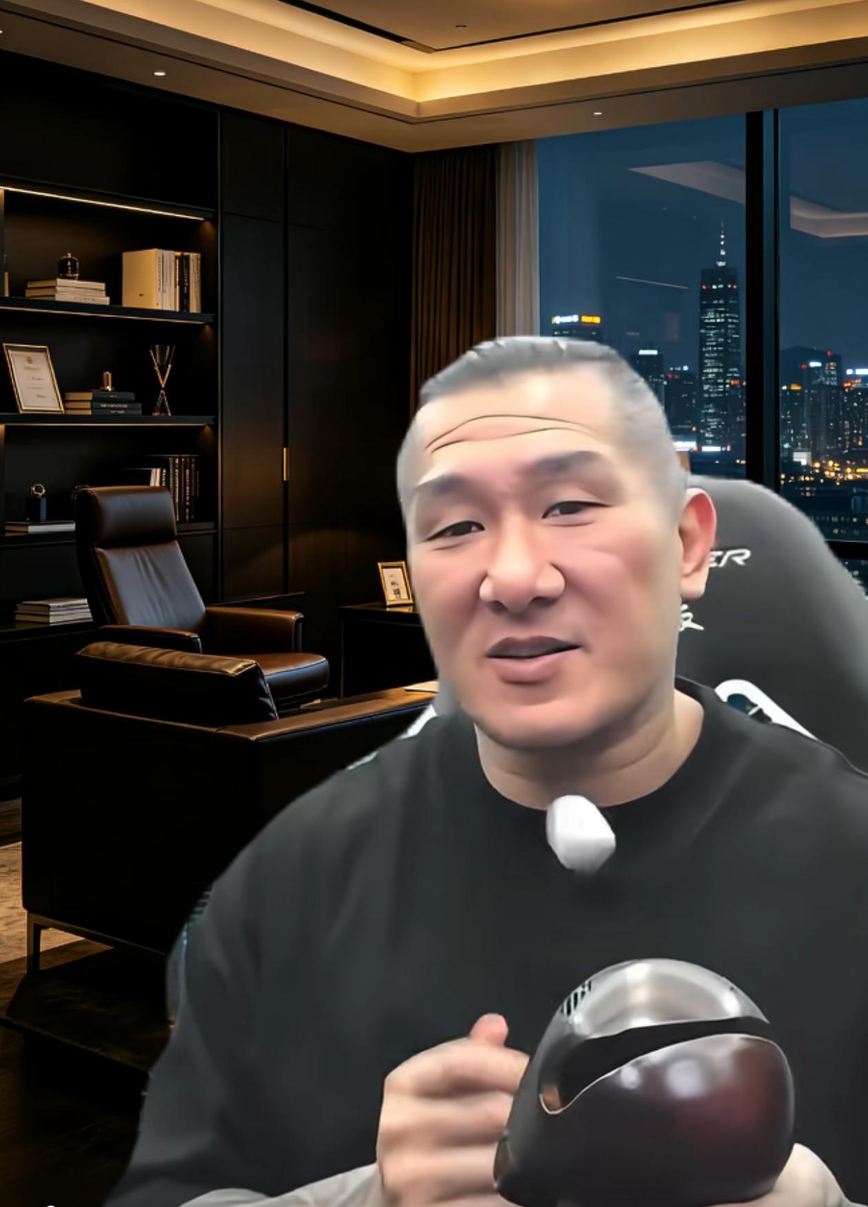 馆长敲着木鱼，一边念叨着积德行善，一边开始回击黑粉。主要是黑粉总攻击他，觉得他来