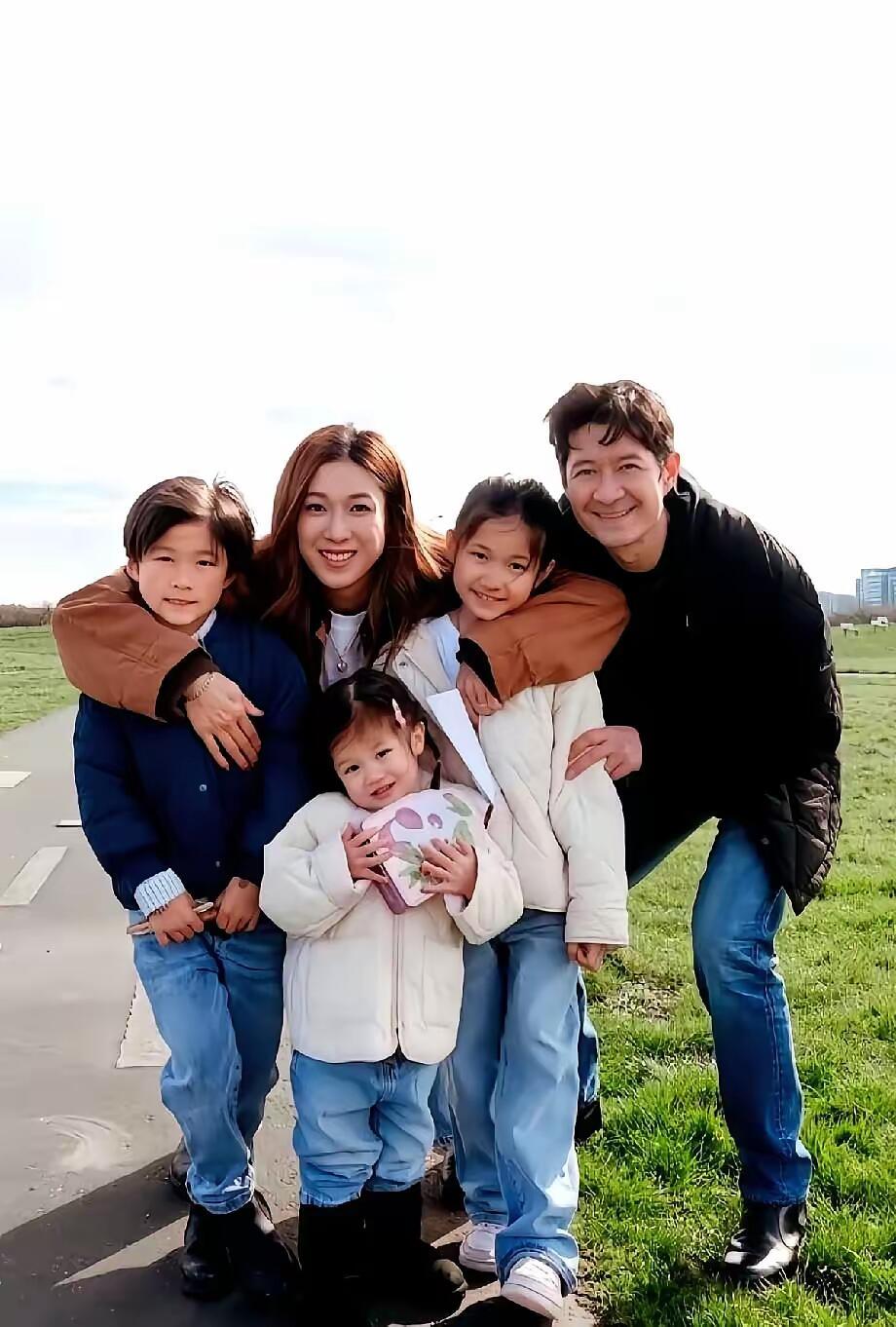 她已向加拿大法院提起诉讼，要求重新分配财产和争取子女抚养权，而Jeremy则反诉