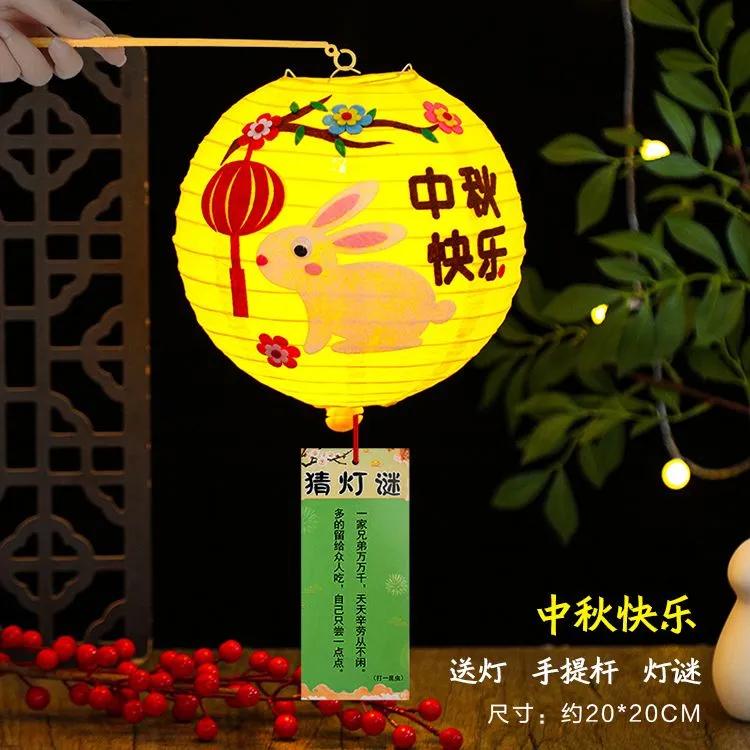 #晒晒你的手工#
中秋节快到了，提前买了几个中秋节花灯回来做做，到时候晚上就可以