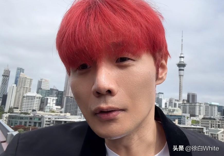 4月1日，李荣浩发长文否认抄袭
一句“哪个250抄袭的人会抄的100%一样”，给