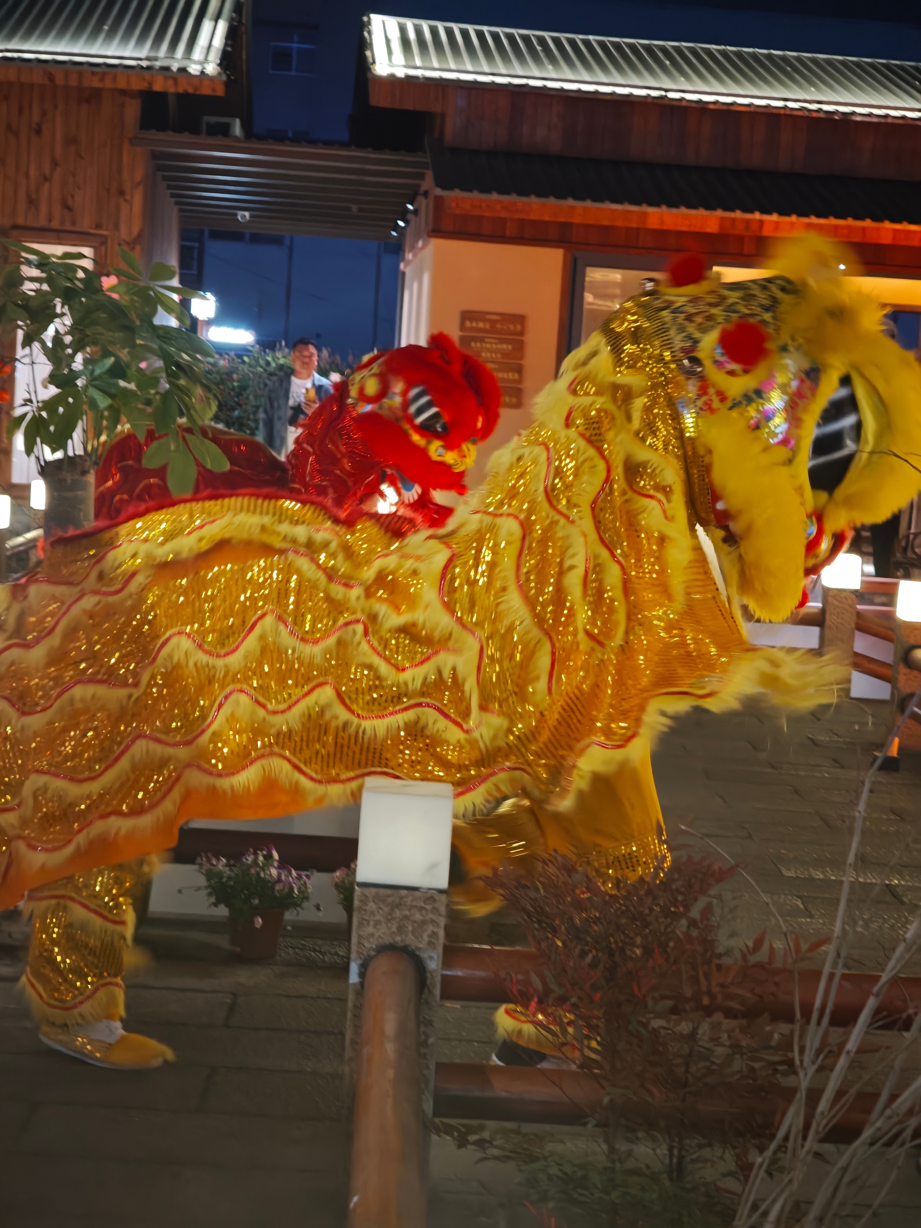 现在干餐饮也不容易啊…没有点才艺都不行 