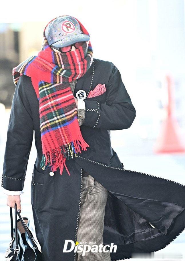 20日，权志龙 经仁川机场出发，前往法国出席海外日程。 