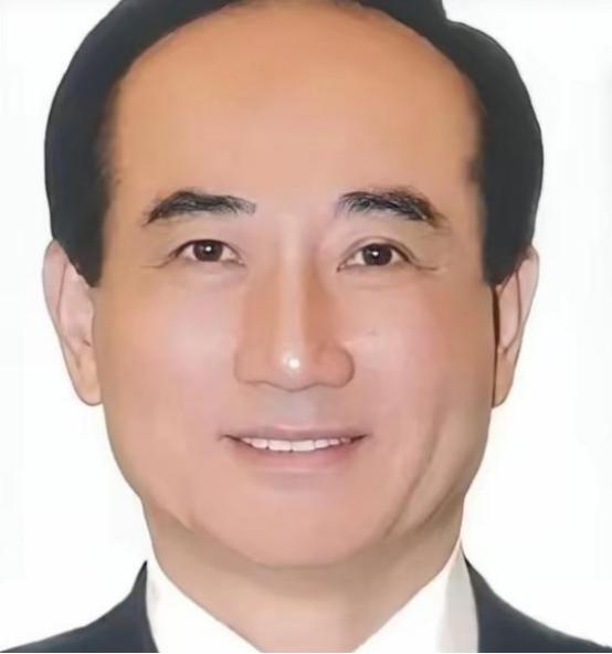 张亚中曾说：国民党有四种，第一是美国国民党，代表人物是朱立伦。主张亲美，一切都从