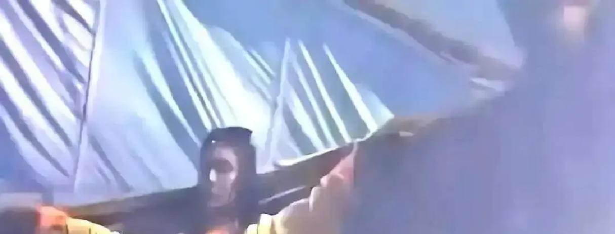 丝袜蒙镜头，87版黛玉哭戏封神
 
当年剧组穷得只剩丝袜，摄影师却用它把月光揉成